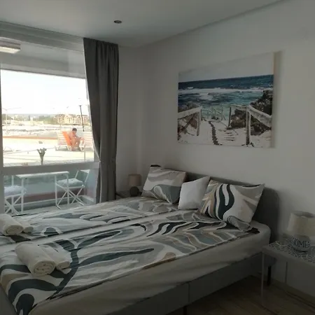 Paradiso Aparthotel, 106 * נסבר